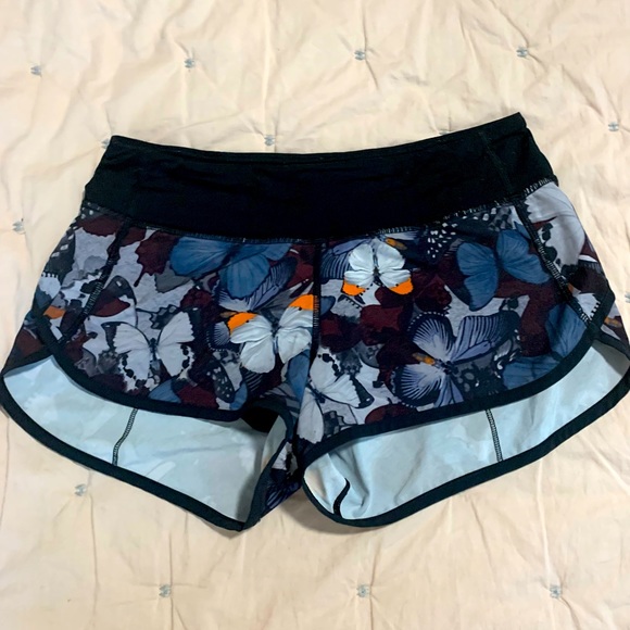 Lululemon speed shorts butterfly size 4 with 2.5” inseam - Picture 5 of 8